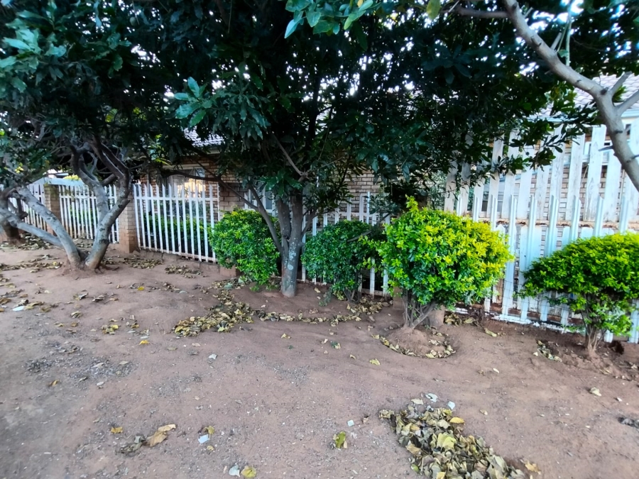 2 Bedroom Property for Sale in Geelhoutpark North West